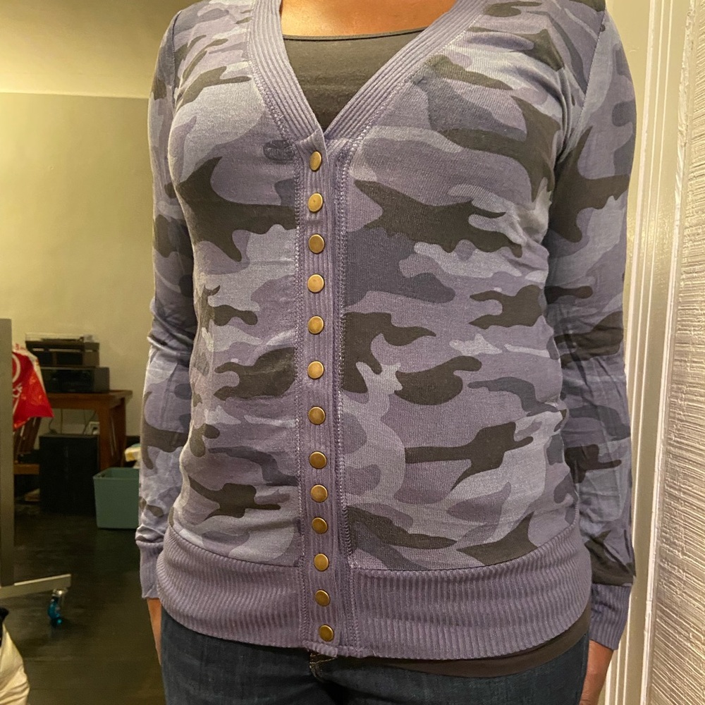 Long sleeve button down camo print cardigan - Picture 4 of 4
